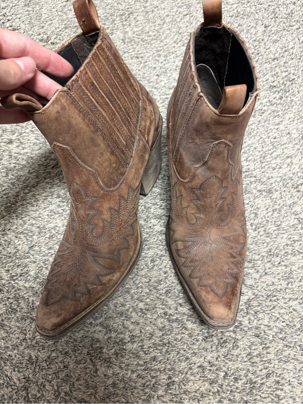 Ariat Scarlet